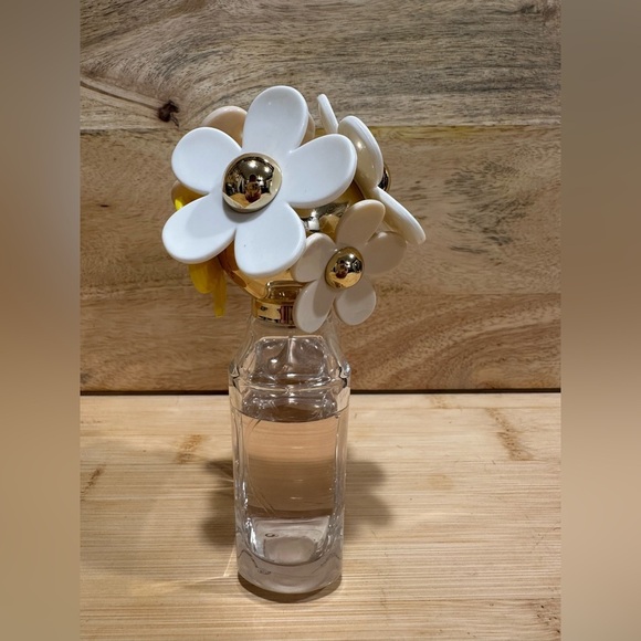 Marc Jacobs Daisy Eau So Fresh Bottle - Yellow, White, Gold 75 ML - Picture 3 of 6